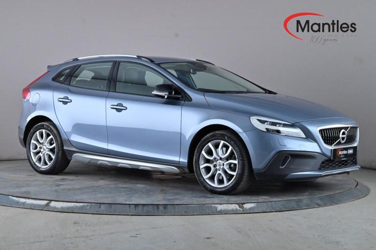  Volvo V40 Cross Country 1.5 T3 Pro Hatchback 5dr Petrol Auto Euro 6 s/s 152 Ps
