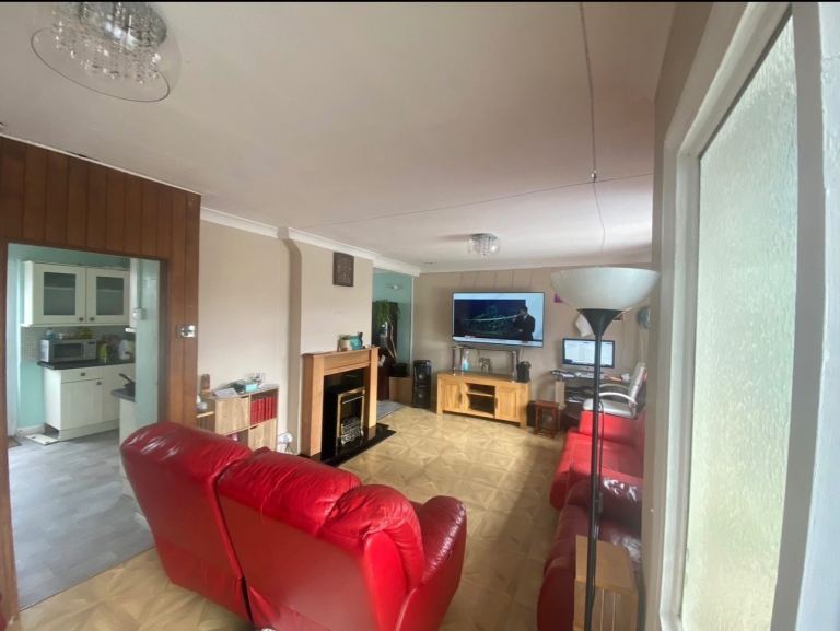 Large Single Room in 3 bed property 