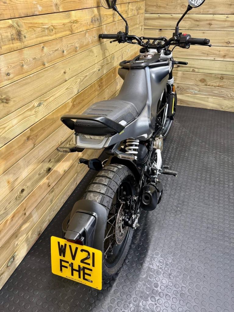 Husqvarna SVARTPILEN 125 / 2021 model / covered 11.3k miles 