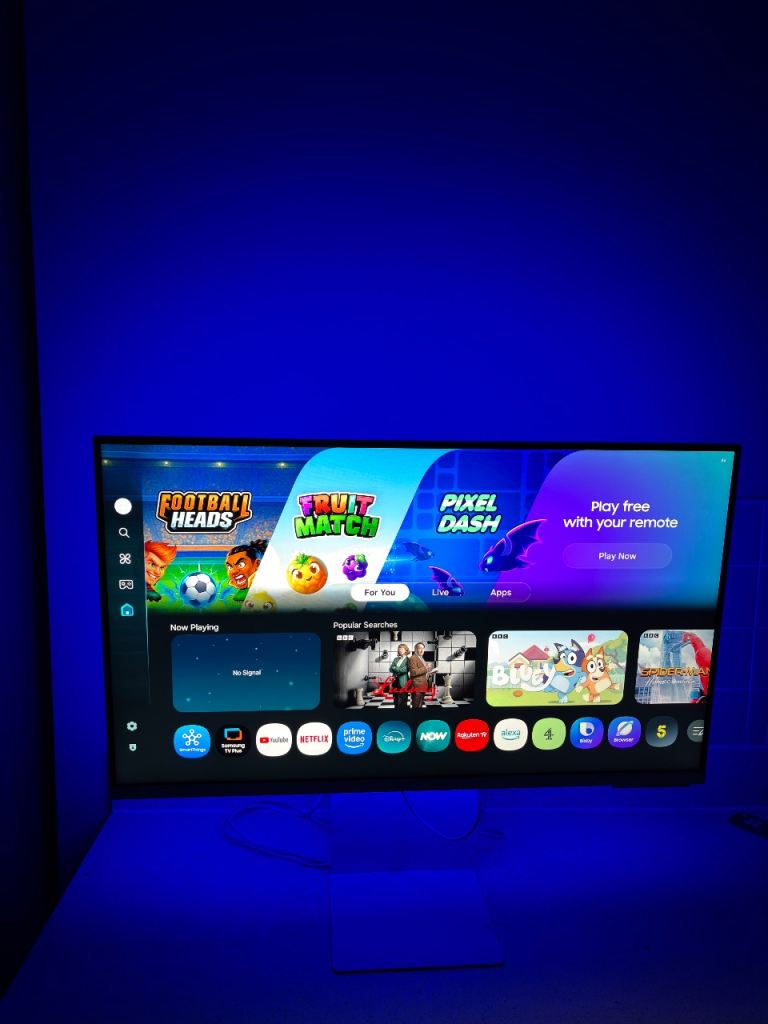 Samsung M8 M80D 32” 4K UHD Smart Monitor White LS32DM801U, Excellent Condition, Ready for Apps