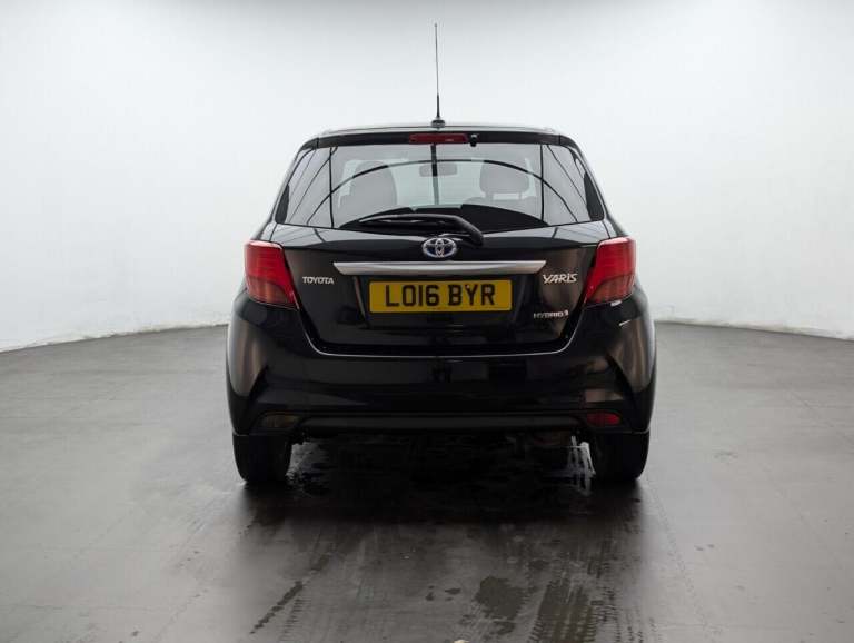 2016 Toyota Yaris 1.5 VVT-h Icon Hatchback 5dr Petrol Hybrid E-CVT Euro 6 (101 ps) REVERSING  HAT...