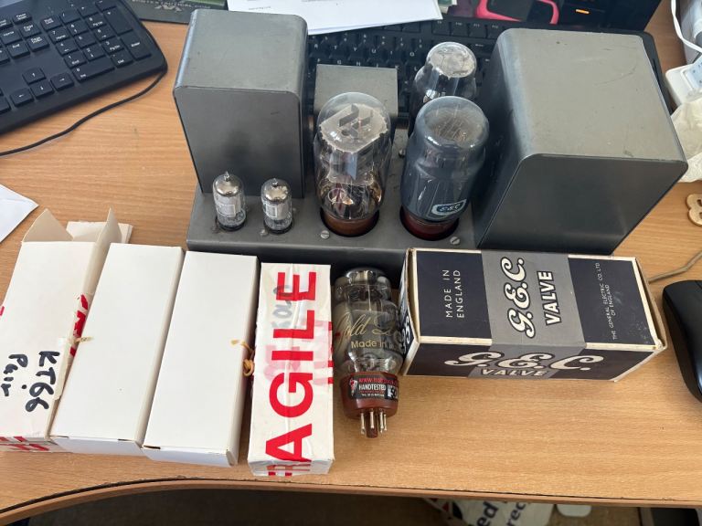 QUAD II VALVE AMP WITH SPARE GEC VALVES 
