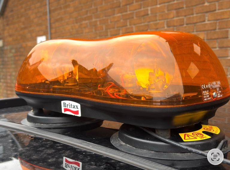 Britax Aerolite A421 Magnetic Halogen Beacons – 12V/24V – Fully Working