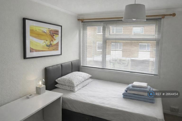1 bedroom in Cherry Tree Road, Tunbridge Wells, TN2 (#2864454)