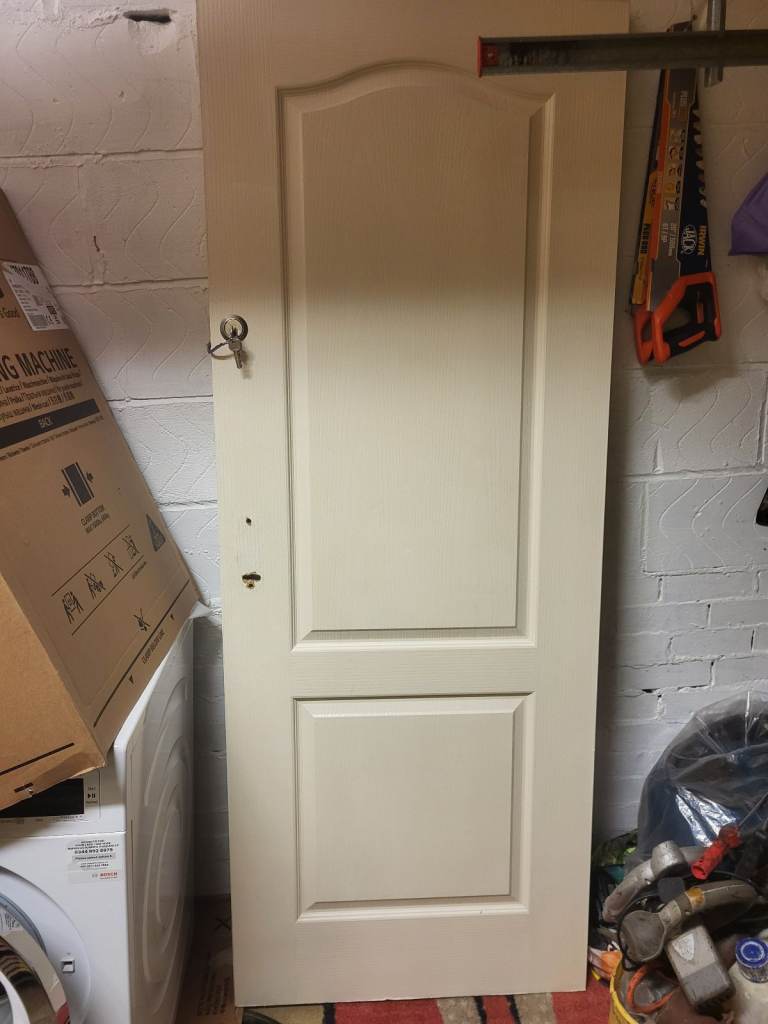 INTERIOR FIRE DOOR WITH CHROME DOOR LATCH & 3 KEYS.