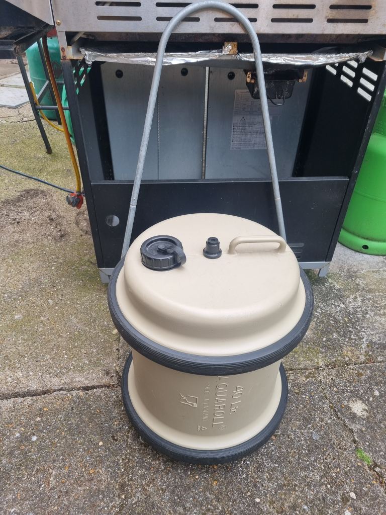 Caravan Aquaroll with handle