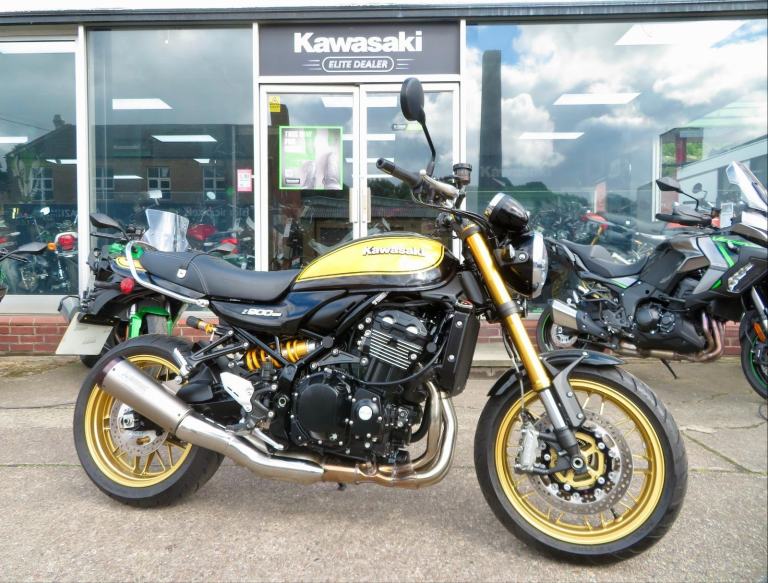 KAWASAKI Z900RS SE AKRAPOVIC CAN & HEATED GRIPS
