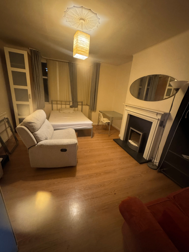 Spacious & Cosy Double Room For Rent AT CV1 4AR