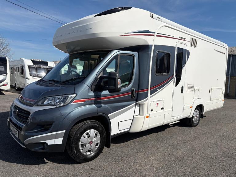 AUTO-TRAIL TRACKER RB 4 berth 2017 ***GREAT LAYOUT***
