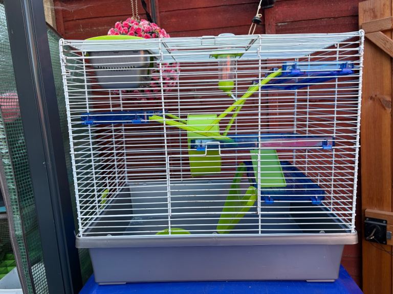 Hamster cage with water bottle & food bowl