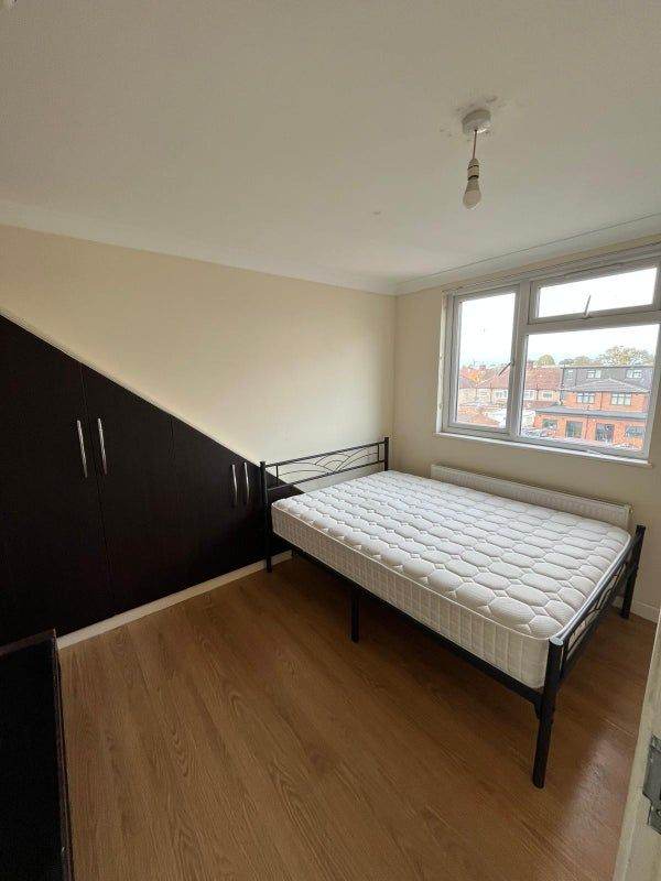 Modern Studio Flat £1,150 PCM | All Bills Included | UB2 5ER