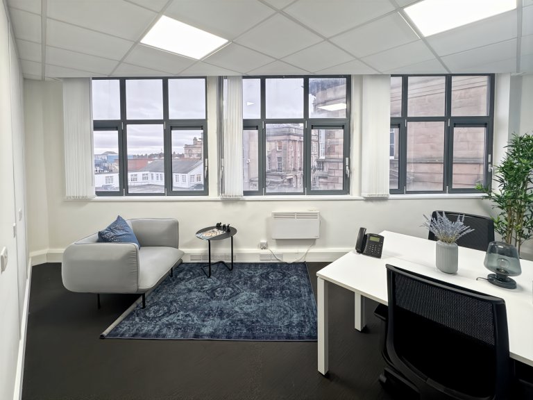 Birkenhead - CH411AL \ Ready-to-Use Office Space with 5 Desks