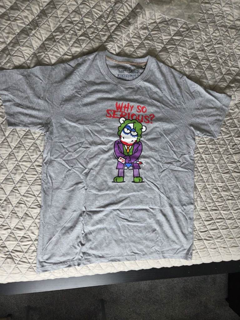 Kukuxumusu graphic T-shirt, size L, authentic, new, unworn, Design Joker Bee in light gray color
