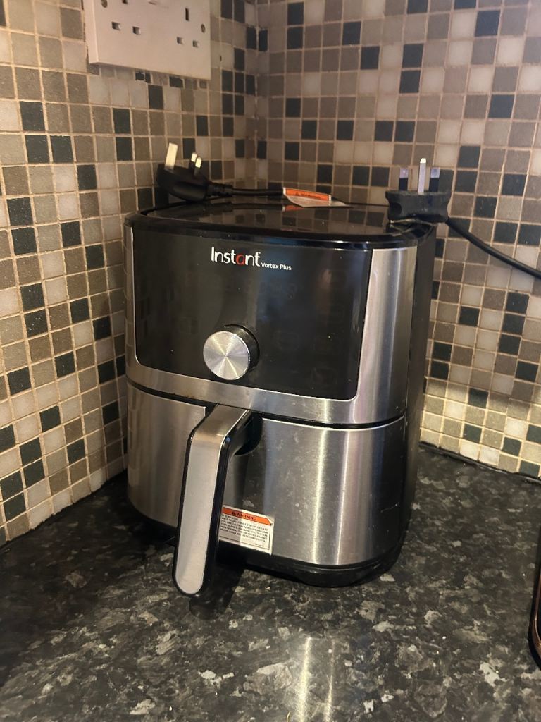 Instant Vortex Plus Air Fryer – Black, Good Condition