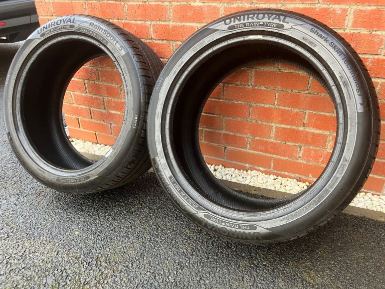 Pair of 275 40 20 XL Uniroyal Rainsport 5 4x4 XL Tyres Range Rover Sport
