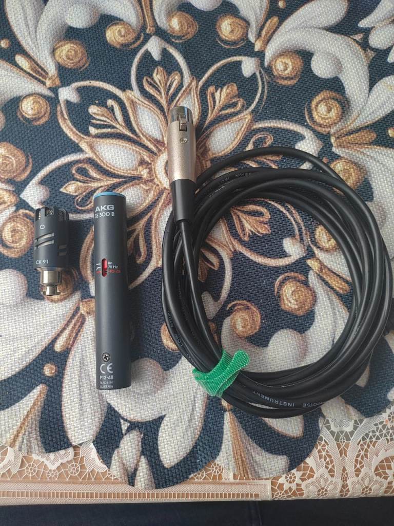 AKG SE300B Microphone Pre-Amplifier with CK91 Capsule and cable.