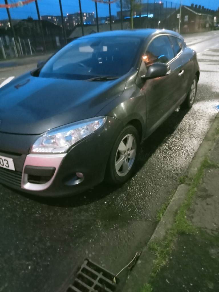 A beautiful Renault Mégane coupe that drives really well. Comes with a full year MOT.