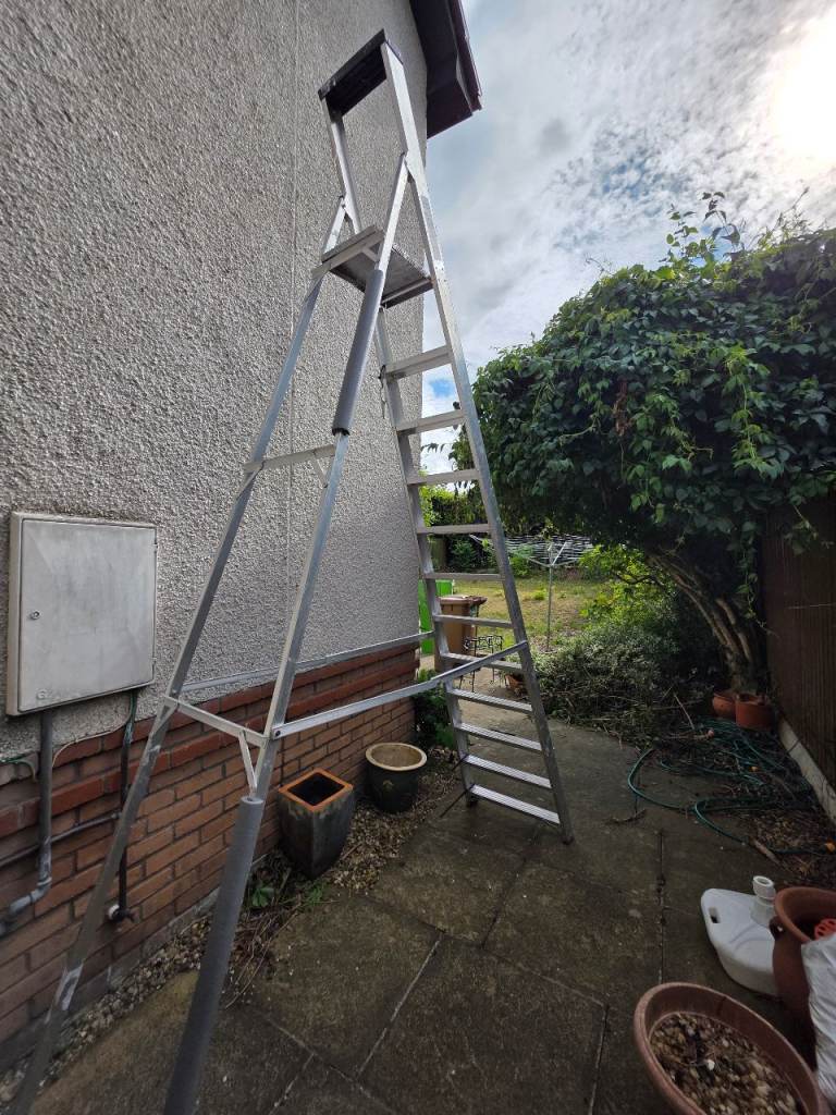 3.2m Sturdy Platform Stepladder – Good Condition