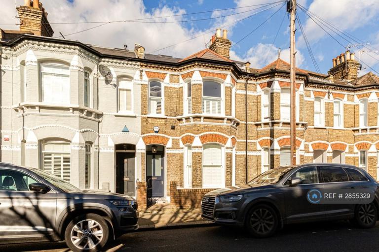 3 bedroom house in Patience Road, London, SW11 (3 bed) (#2855329)