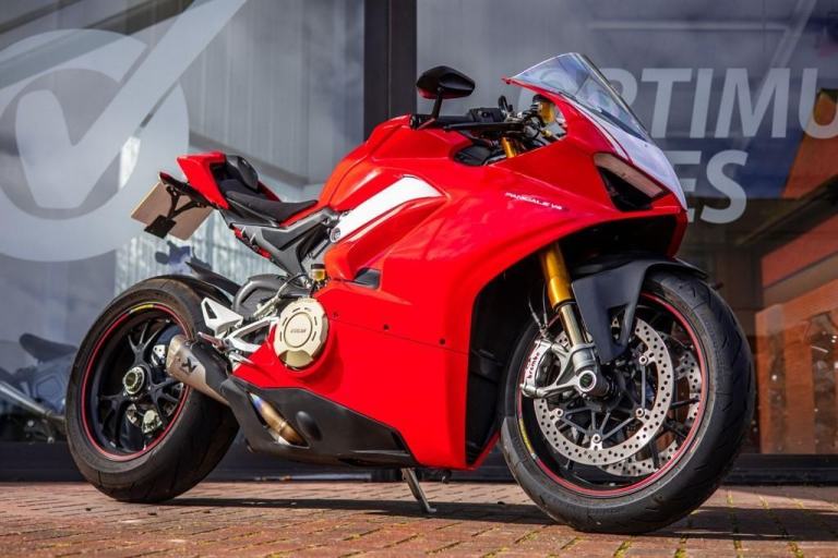 Ducati V4 S LOW MILES ! AKRO SYSTEM ! STUNNING
