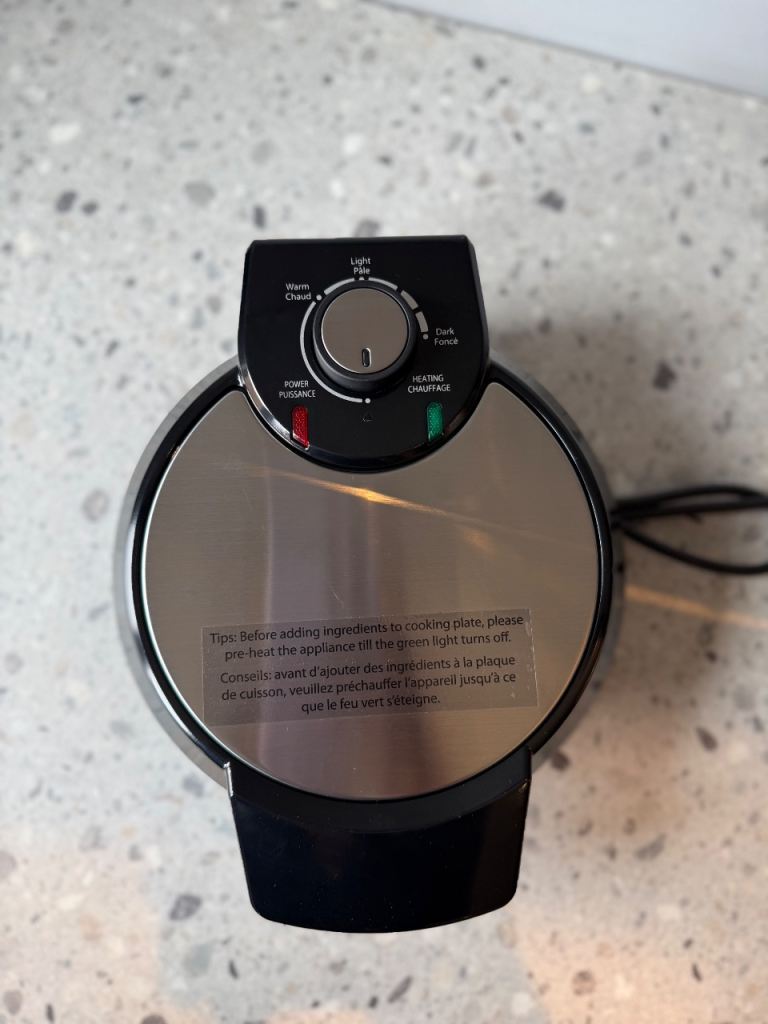 Amazon Basics Belgian Waffle Maker 20cm Non-Stick Plates – Black – New Rrp £20