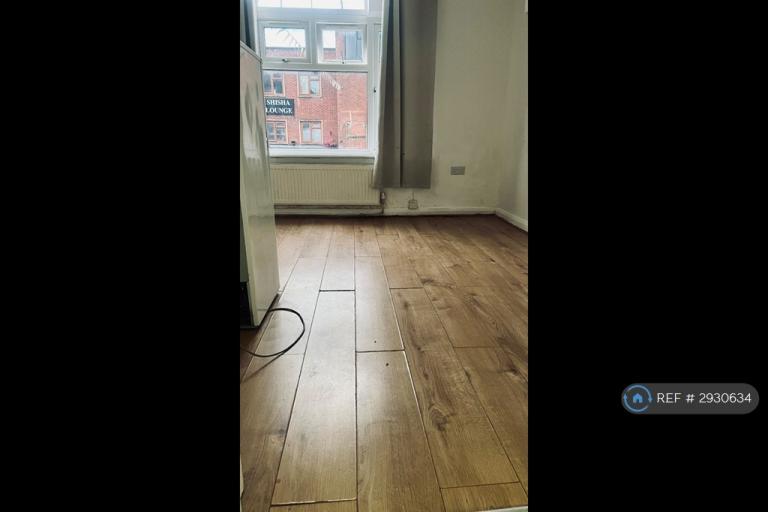 1 bedroom flat in Oxford St, High Wycombe, HP11 (1 bed) (#2930634)