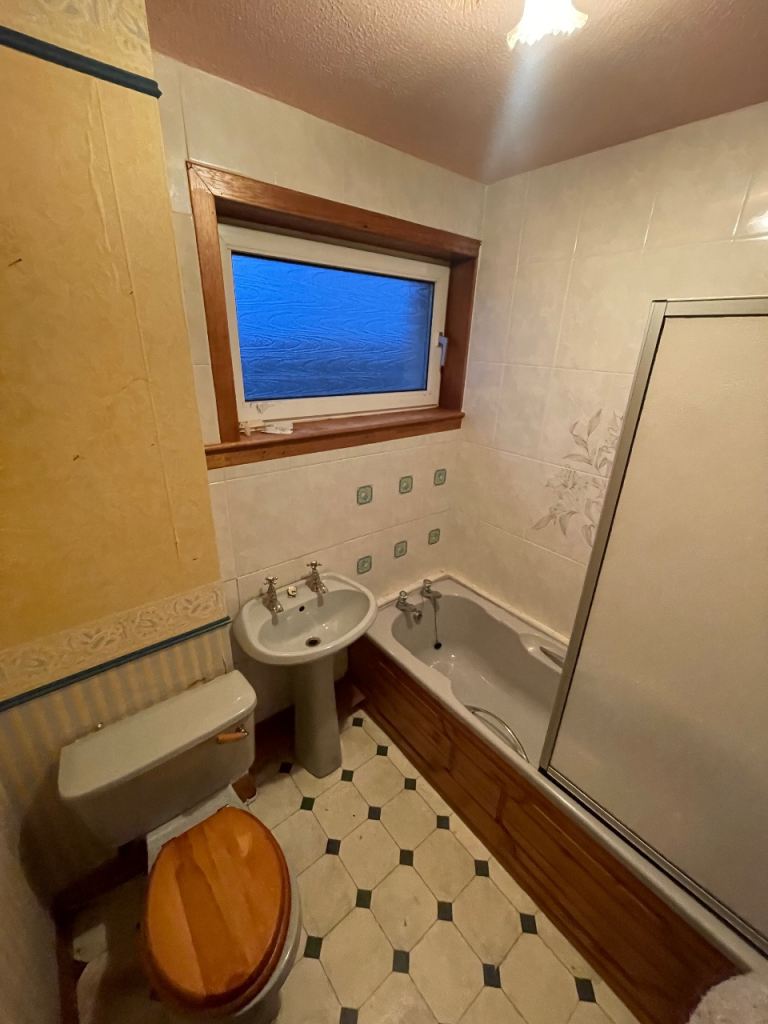  Free Bathroom suite SOLD