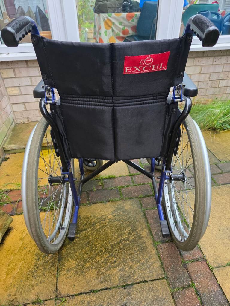 Self propelled wheel chair 