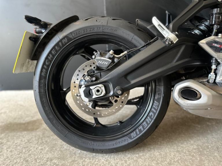 STUNNING ONE OWNER 2022/22 TRIUMPH TRIDENT 660 MOTORCYCLE
