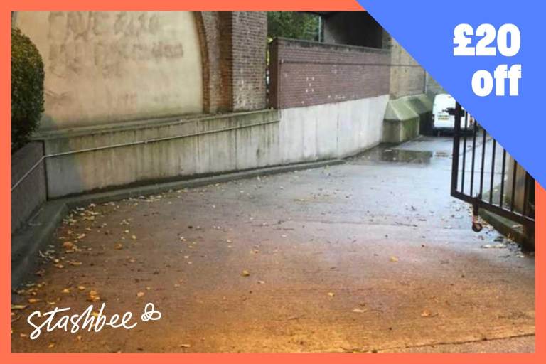 Garage to rent in London (E14) | Stashbee