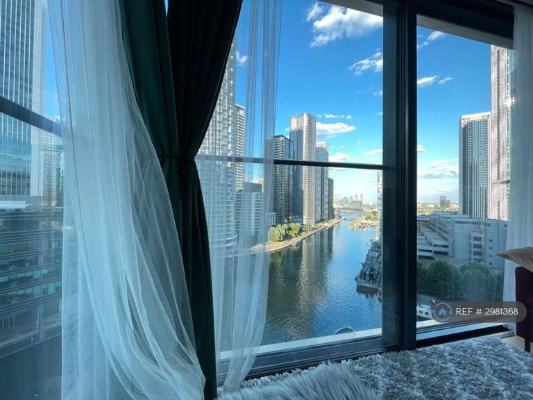 2 bedroom flat in Hampton Tower, London, E14 (2 bed) (#2981368)