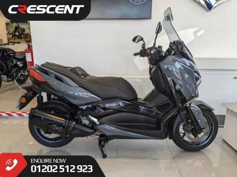 2022 YAMAHA XMAX 300 TECH MAX - FSH -HEATED GRIPS - DEFLECTOR SCREEN - GUARD 