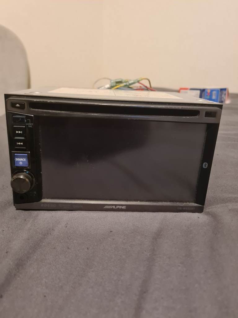 ALPINE 6.1" WIDE COLOUR DISPLAY BLUETOOTH HEAD UNIT