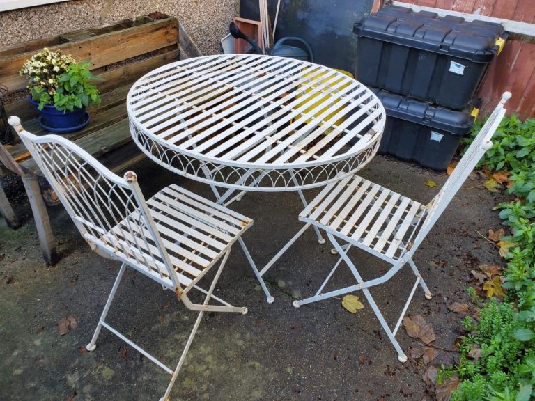 image for 4 outdoor chairs and table