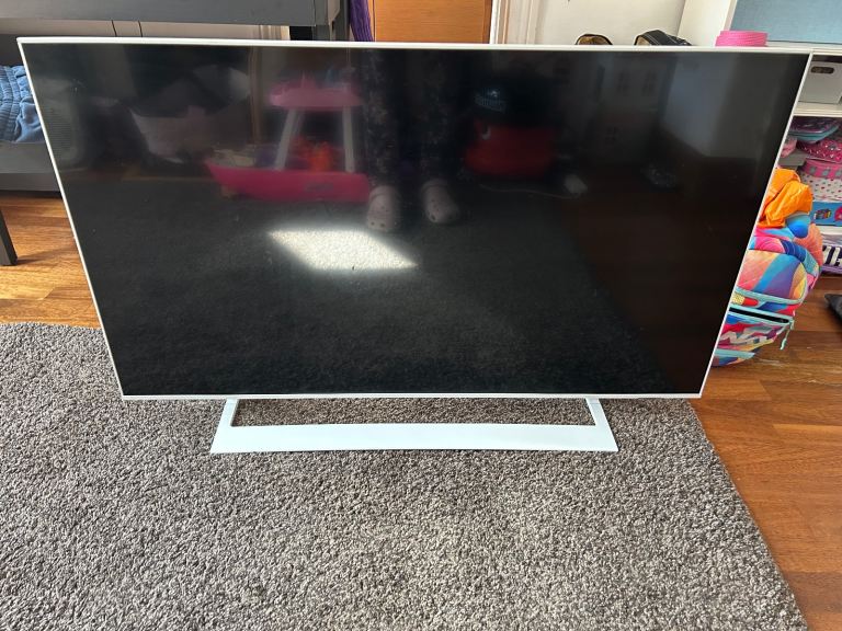 Samsung tv with broken screen