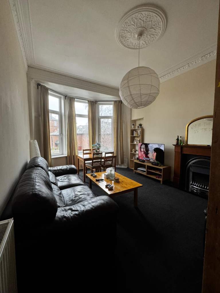 Spacious double room 7 min from Glasgow Central 