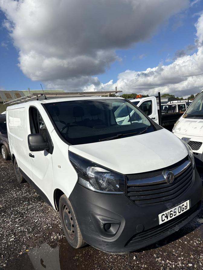 Vauxhall Vivaro Vivaro  2700 CDTI (white) 2015