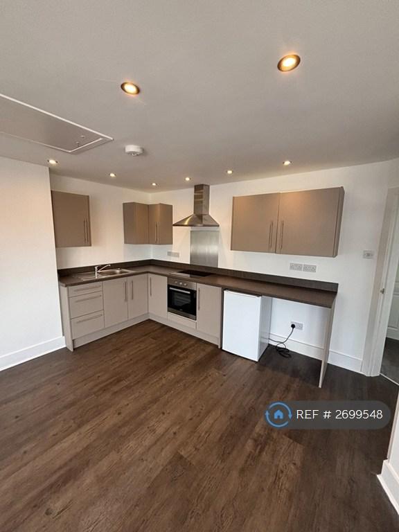 2 bedroom flat in Station Road, Cheadle, SK8 (2 bed) (#2699548)