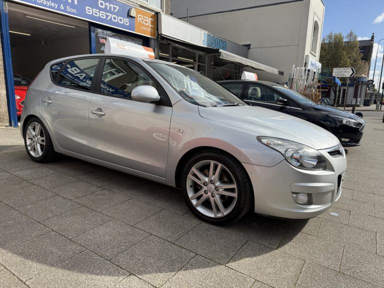HYUNDAI I30 1.6 Premium 2010