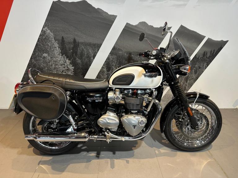 Triumph Bonneville T120 2016 with 10,826 miles + Panniers & Vance & Hines Pipes