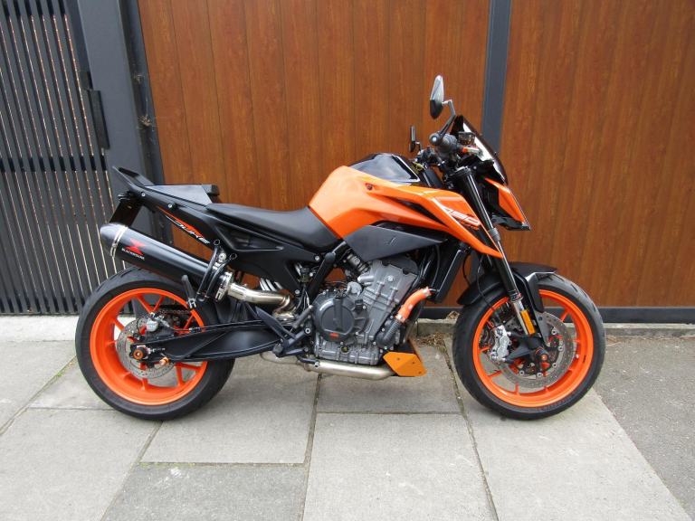 KTM 790 DUKE 20 , LOW MILES , IN AMAZING CONDITION , 2020, BLACK WIDOW , FAST .