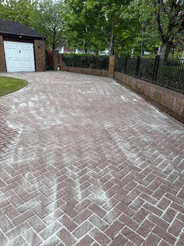 Pressure washing . Power washing 