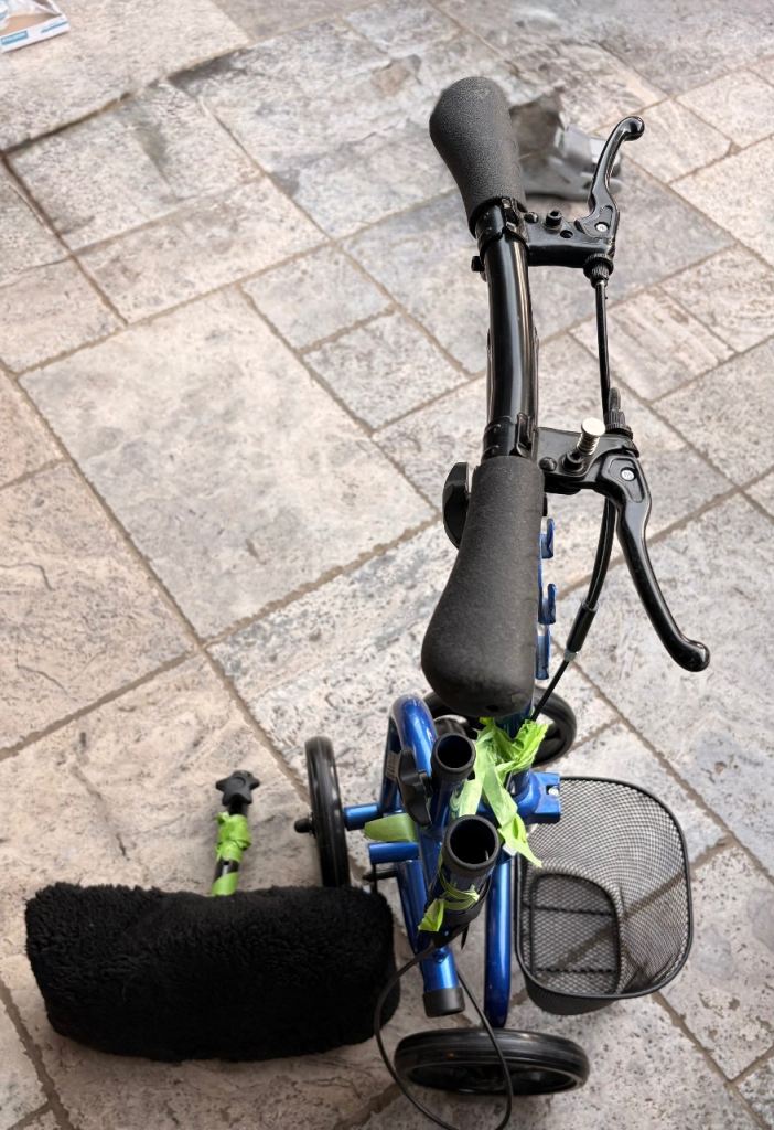 Compact Folding Mobility knee scooter with basket