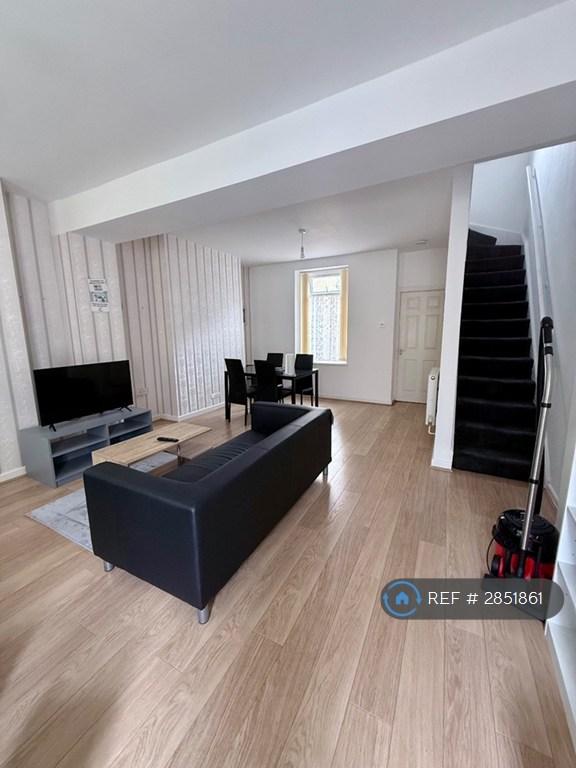 2 bedroom house in Oxford Street, Swansea, SA1 (2 bed) (#2851861)