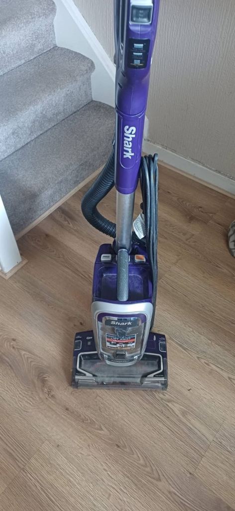 Shark Upright  lift away Vacuum Cleaner – Purple, Good Condition