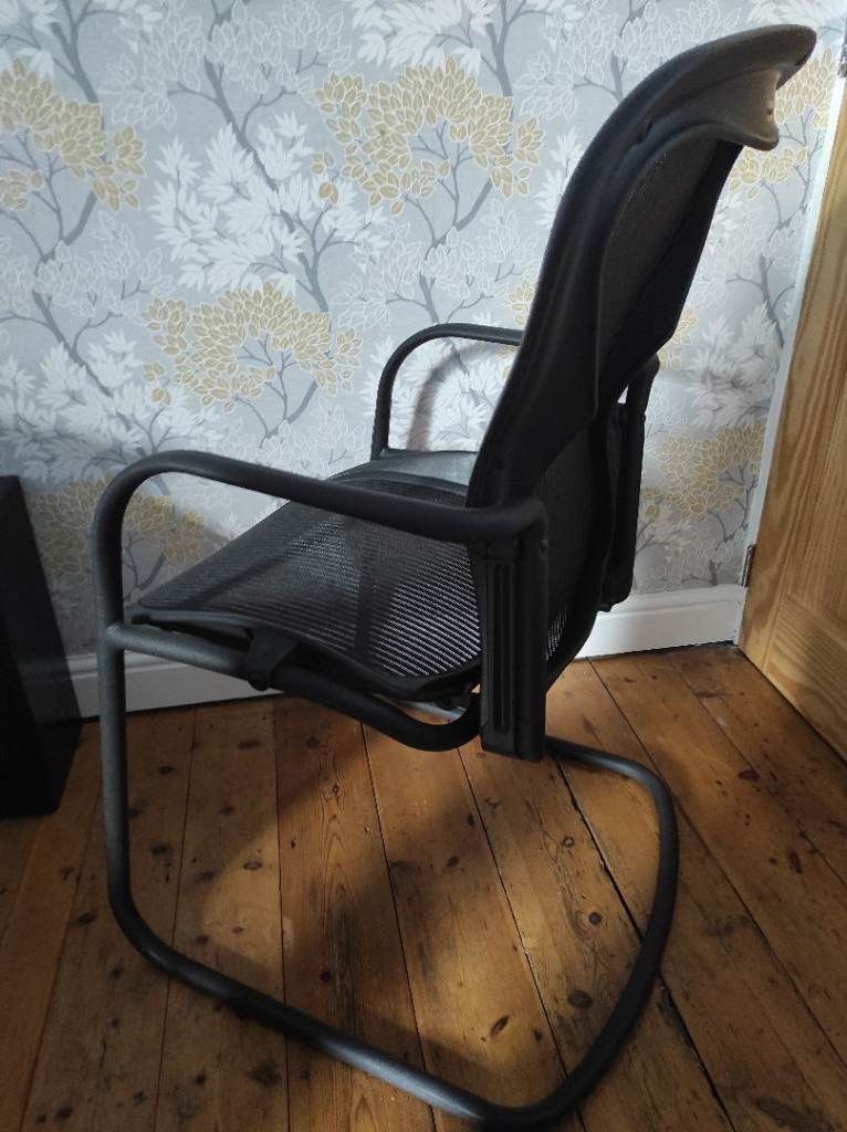 Herman miller used cantilever meeting chair  Mesh Back – Good Condition
