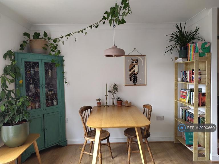 2 bedroom flat in Candle Street, London, E1 (2 bed) (#2900660)