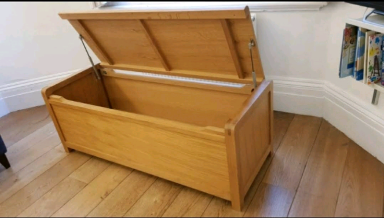 Habitat Radius Solid Oak Blanket / Toy Storage Box Trunk Ottoman