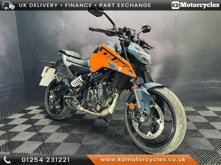 KTM 125 DUKE, 2025 super commuter 1 owner low miles