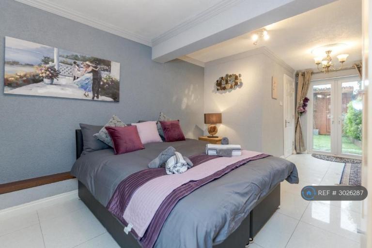 1 bedroom flat in Merton Road, Watford, WD18 (1 bed) (#3026287)